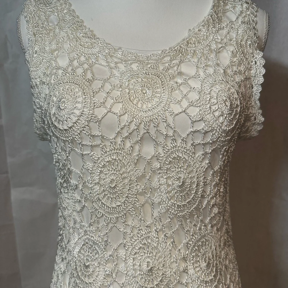 Elegant Lace Sleeveless Top